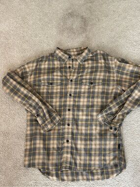 Patagonia Organic Cotton Men’s Button-up Shirt